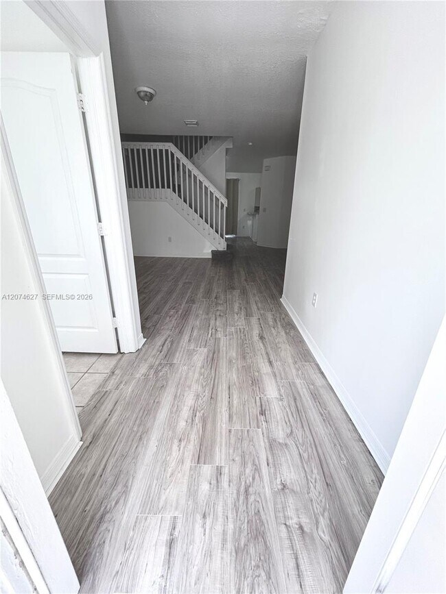 Foto del edificio - 4356 NW 116th Ave