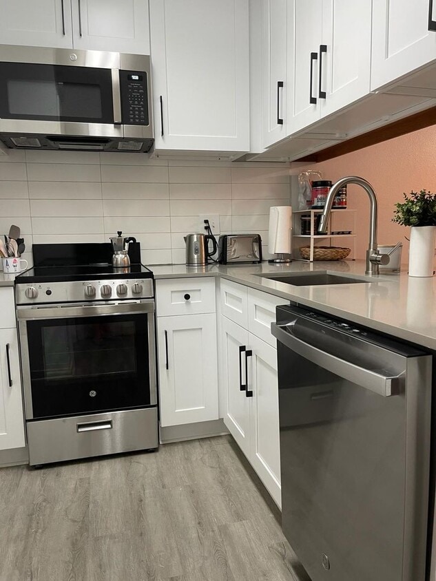 Primary Photo - Cute Furnished West Campus Condo