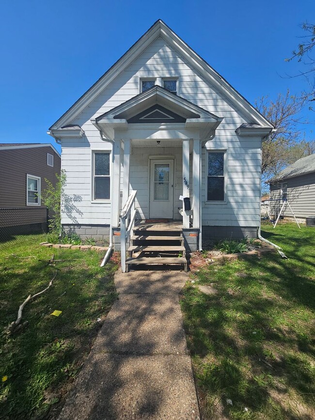 Building Photo - 509 19th Ave