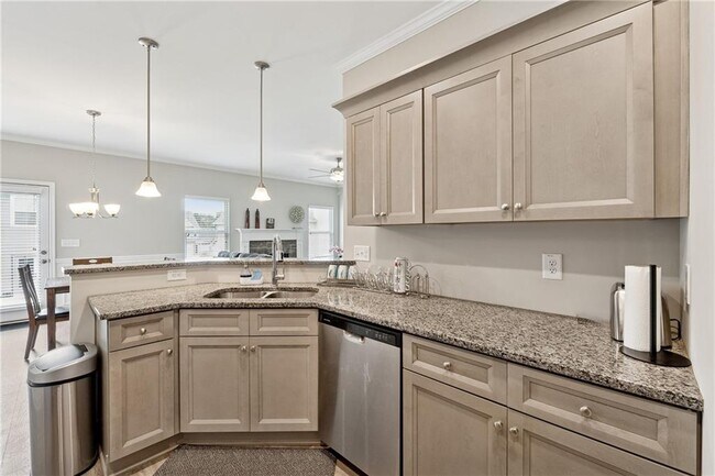 Foto del edificio - 334 Melody Ln