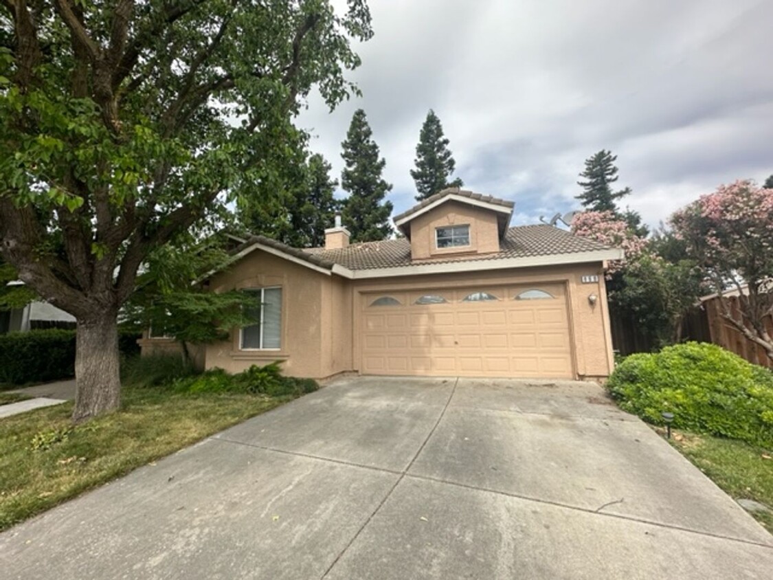 Primary Photo - 3 Bedroom home in Sycamore Ranch