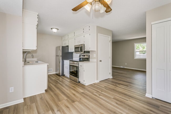 Kitchen - 16376 Fishing Ave W
