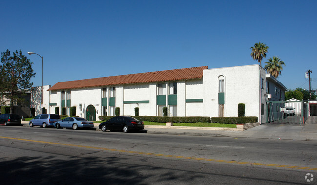 Foto del edificio - 6907 Whitsett Ave