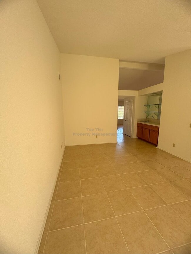 Building Photo - Spacious Single-Story 4-Bed Home in Top-Ra...