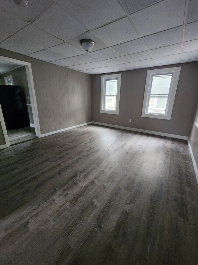 Building Photo - 86 Lime St.