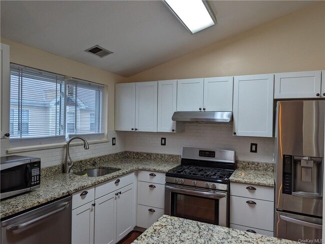 Building Photo - 3011 Whispering Hills Dr