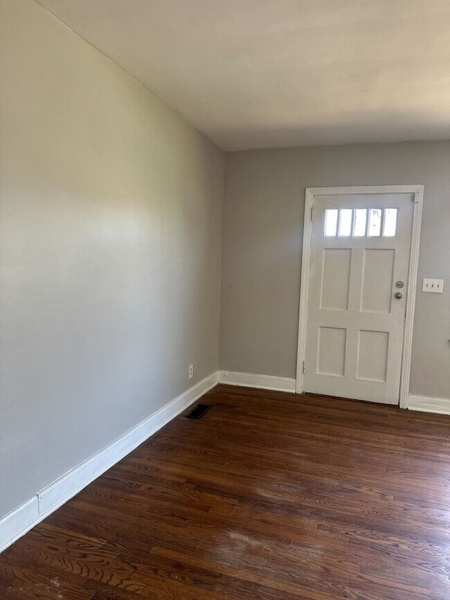 Foto del edificio - Classic Charm Meets Modern Comfort – 3BR/2BA Home