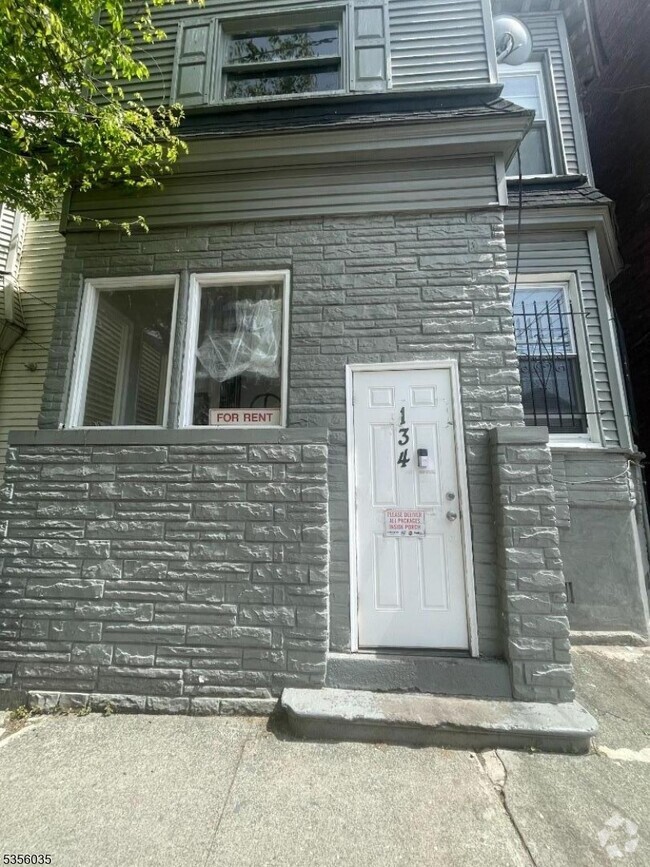 Building Photo - 134 S 7th St