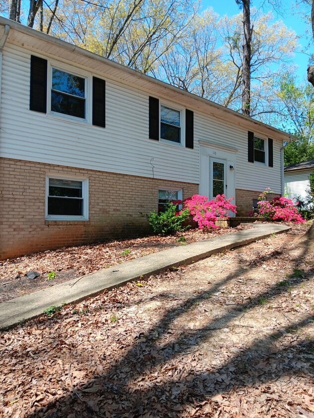 Photo - 110 Middlesex Dr