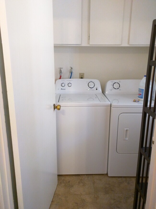 Foto del edificio - 888 Curlew Rd