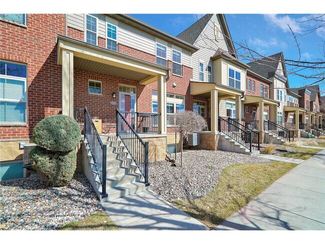 Building Photo - 12370 Lakeview Dr N