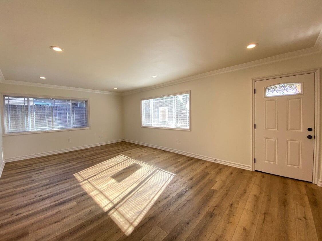 Primary Photo - Home in Oceanside, Close to Mission Beach!