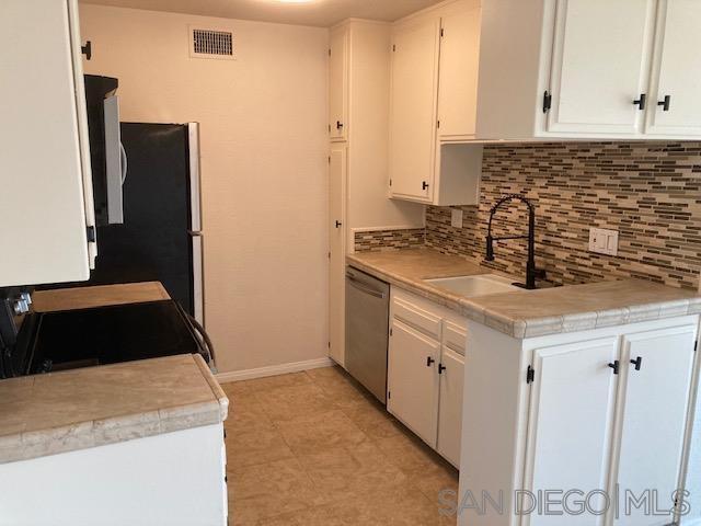 Building Photo - 811 W Nutmeg St