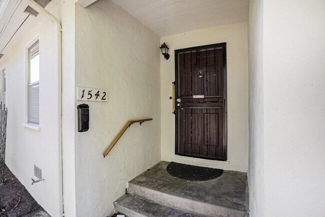 Foto del edificio - 1542 Bay St
