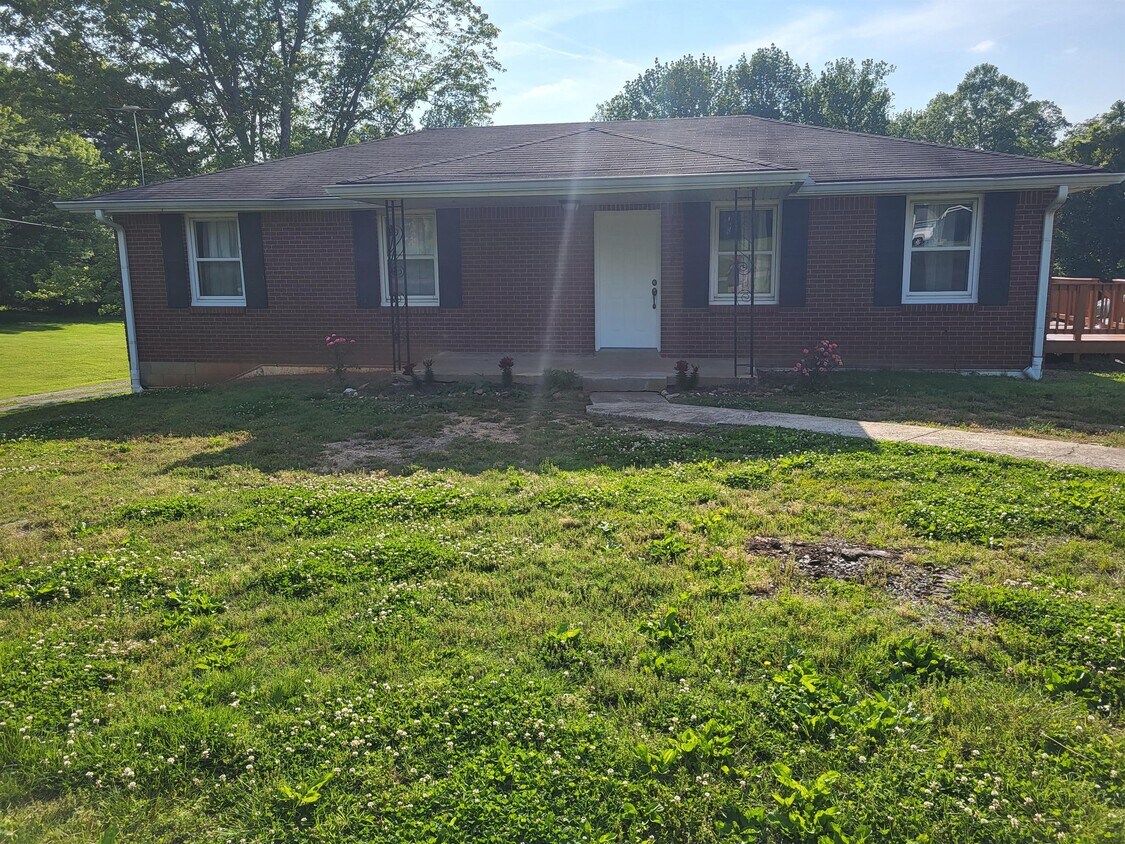 Foto principal - 1868 Lake Rd