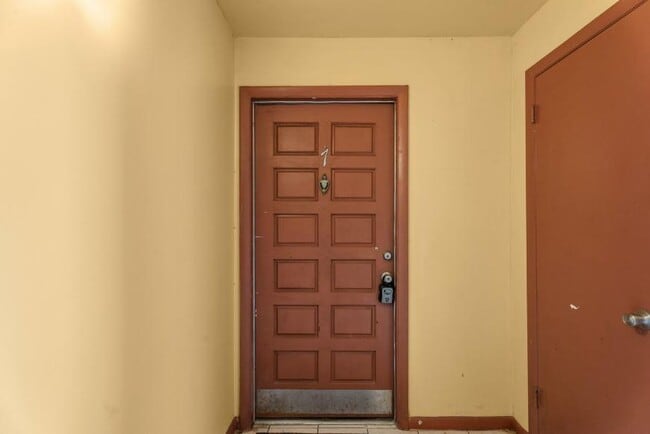 Building Photo - 2 bedroom in Jacksonville FL 32217