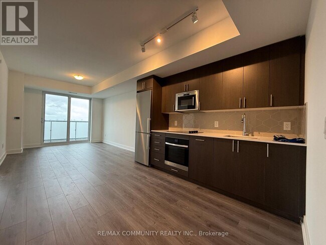 Photo du bâtiment - 2545 Simcoe St N
