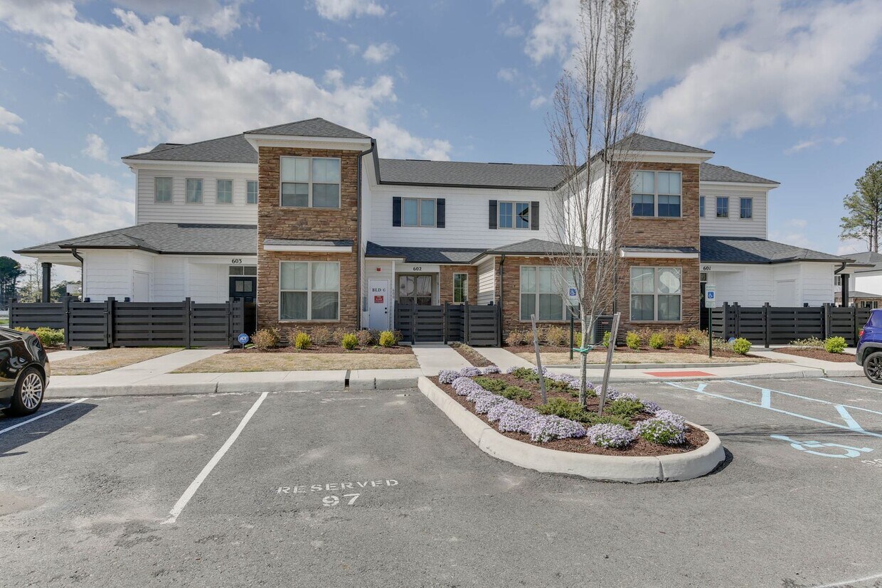 602 Kathy Ann Wy W, Carrollton, VA 23314 House Rental in Carrollton