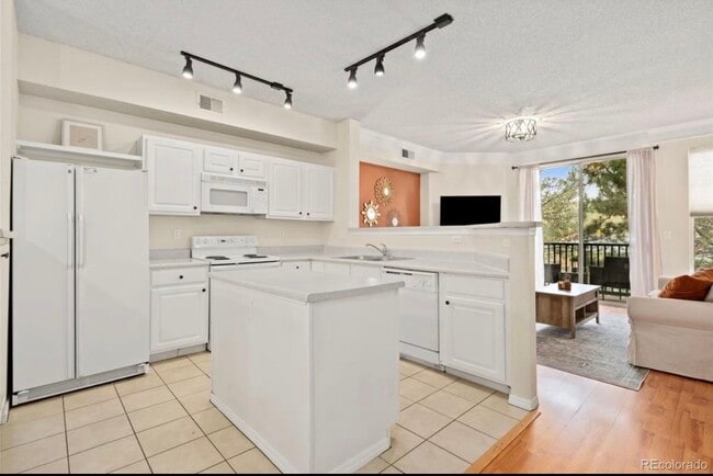 Foto del edificio - 2169 Eagle Ave