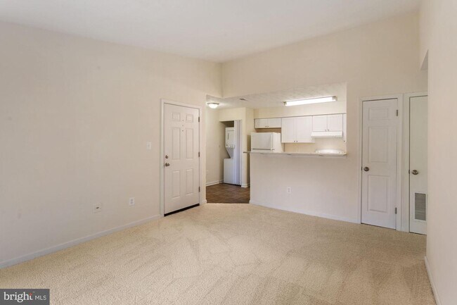 Building Photo - 8629 Beekman Pl