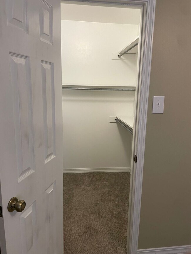 Foto del edificio - 2br 1 bath with washer dryer & granite countertops