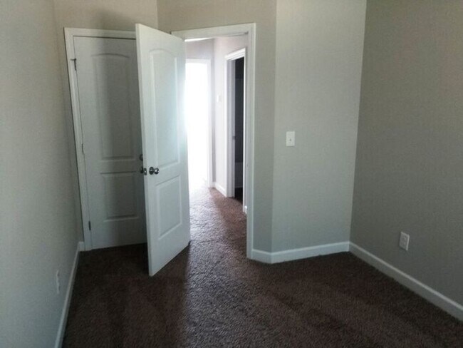 Building Photo - Newer townhouse in Granite Quarry location!!