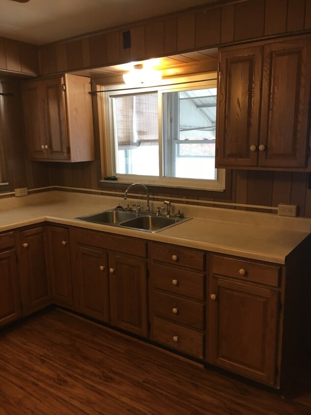 329 , 331 South Broadway Ave, Scottdale, PA 15683 Townhome Rentals in