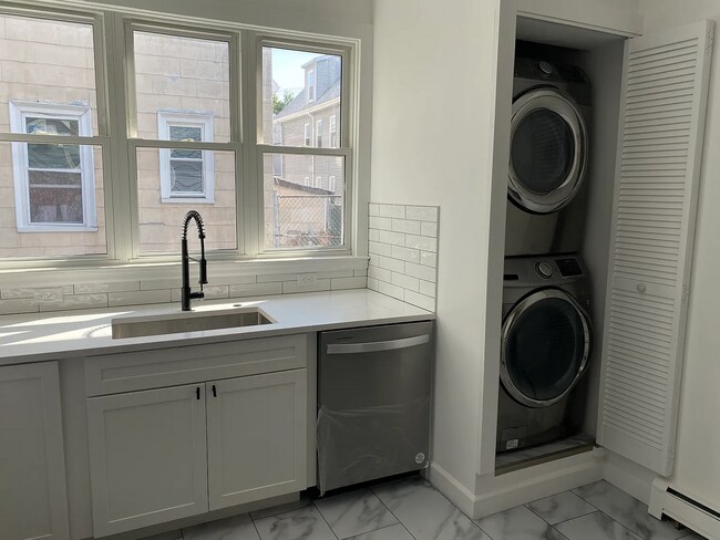 Building Photo - 88 Irving St