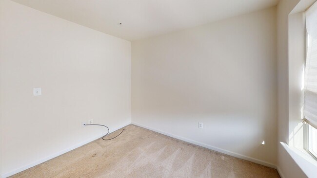 Building Photo - 1605 Fernwood Dr