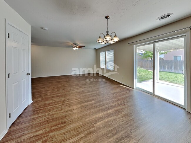 Building Photo - 8295 W Mojave Dr