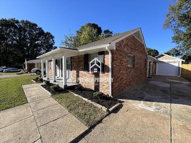 Building Photo - 4174 Cottonwood Rd