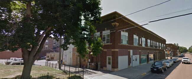 Building Photo - 103 E 4th Ave