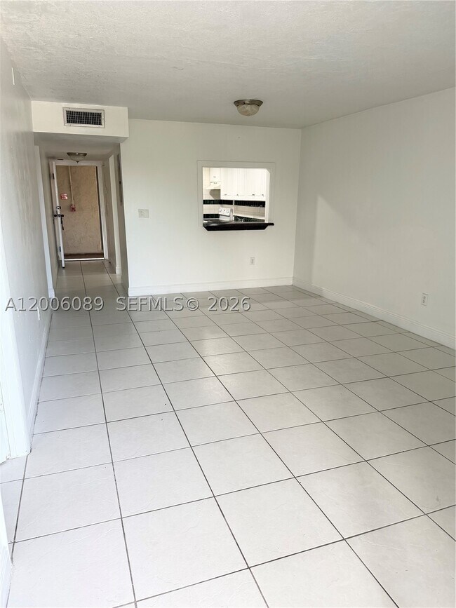 Building Photo - 10090 NW 80th Ct