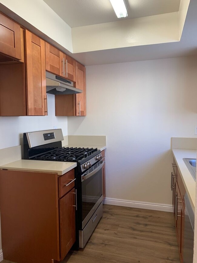 Building Photo - 1116 Elm Ave