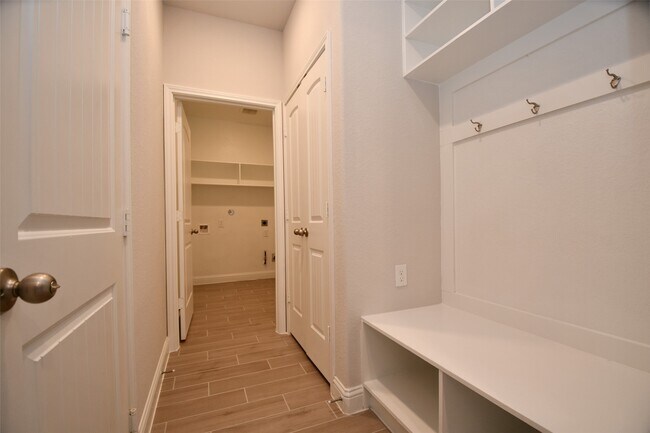 Foto del edificio - 19722 Dwight Eisenhower Dr