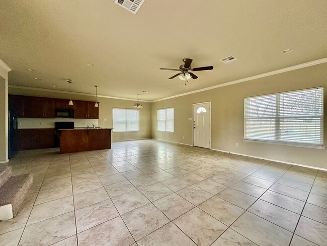 Foto del edificio - Spacious 4-Bed, 5-Bath Home with Large Backyard Minutes from Baylor Campus!