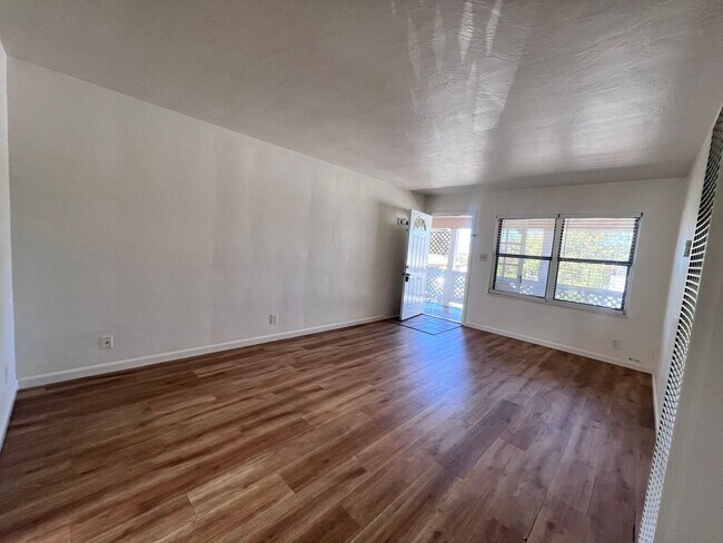 Foto del edificio - SPACIOUS 2 BEDROOM/1 BATH AVAILABLE IN HAYWARD CA !!!!