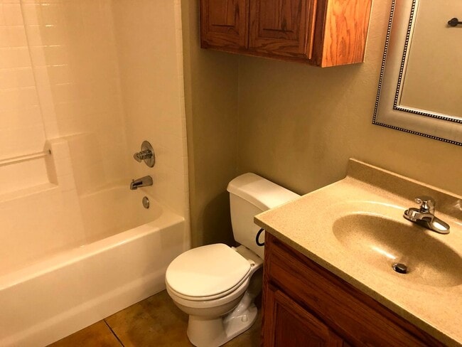 Building Photo - Now Available for Showings! 2 bed/2 bath w...