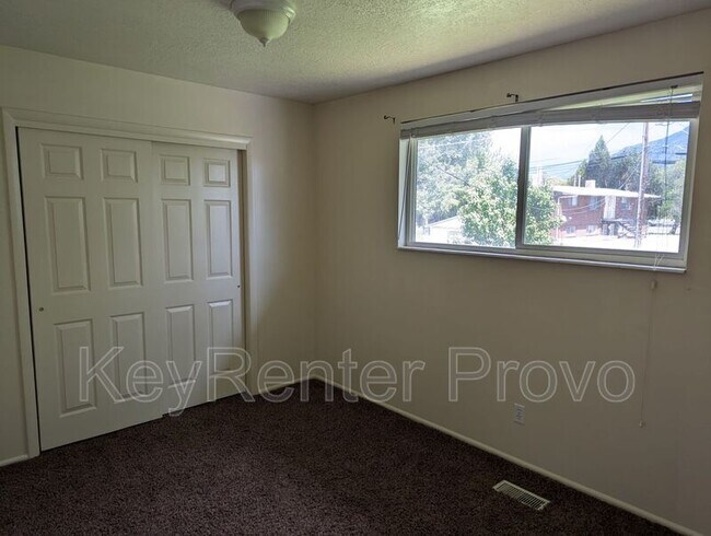 Building Photo - 536 100 E