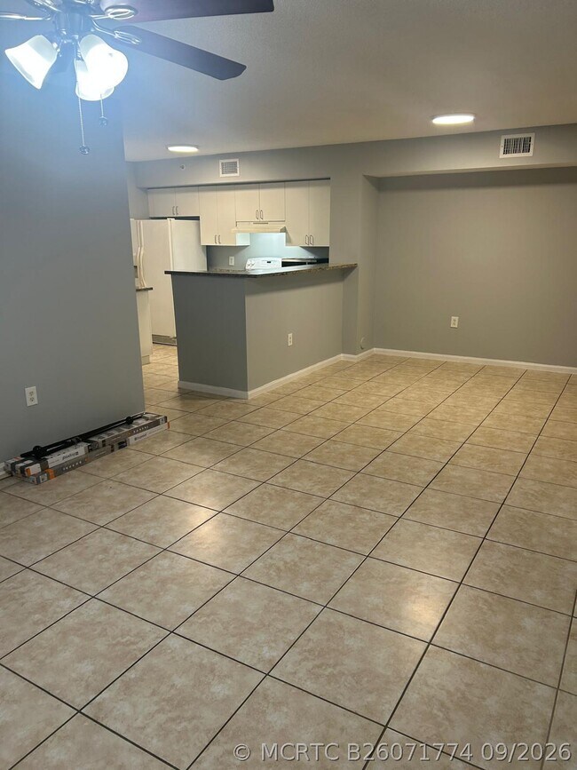 Building Photo - 4820 N State Rd 7