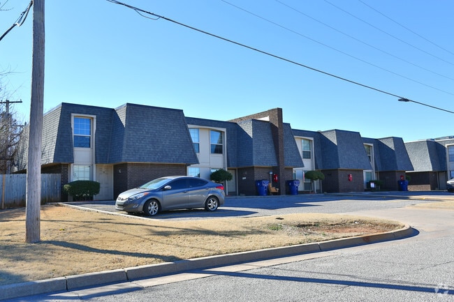 Building Photo - Nichols Hills Townhomes