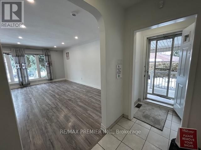 Building Photo - 20 Jacinta Dr