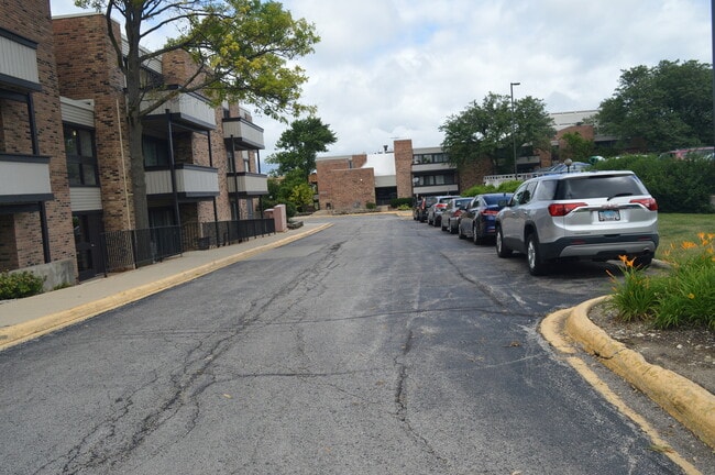 Foto del edificio - 225 S Rohlwing Rd
