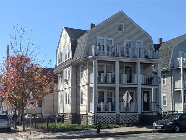 Building Photo - 998 Broadway