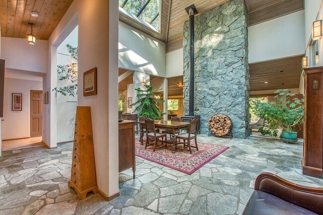 Building Photo - Beautiful Contemporary Home in Cape San Juan