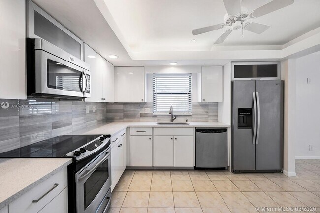 Building Photo - 2677 S Ocean Blvd