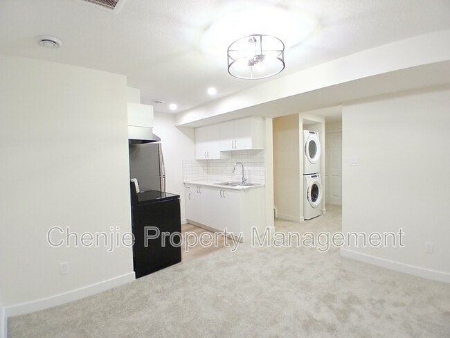 Building Photo - 5112 Kinney Pl SW