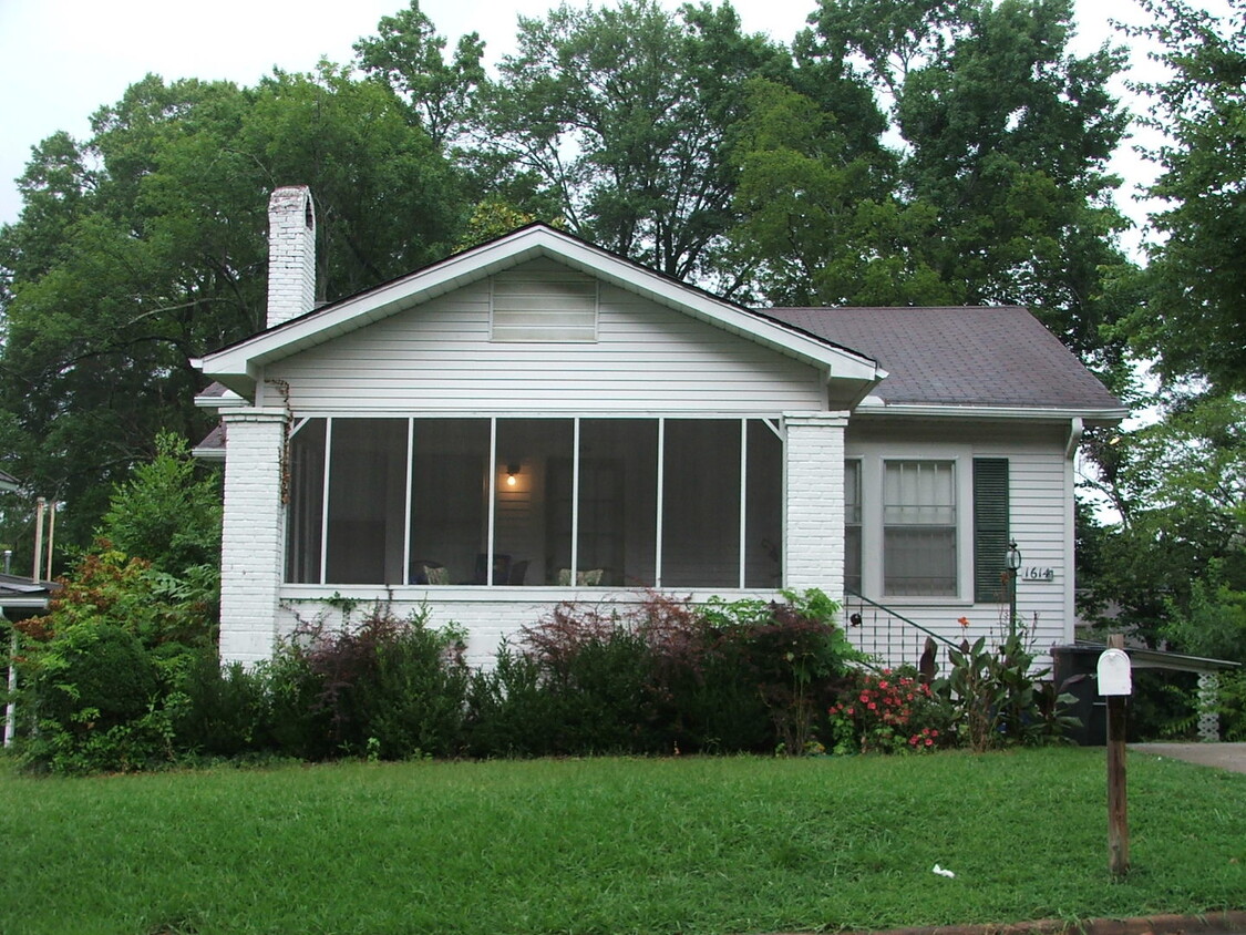 Foto principal - Character and charm in cute Homewood 2BR/1...