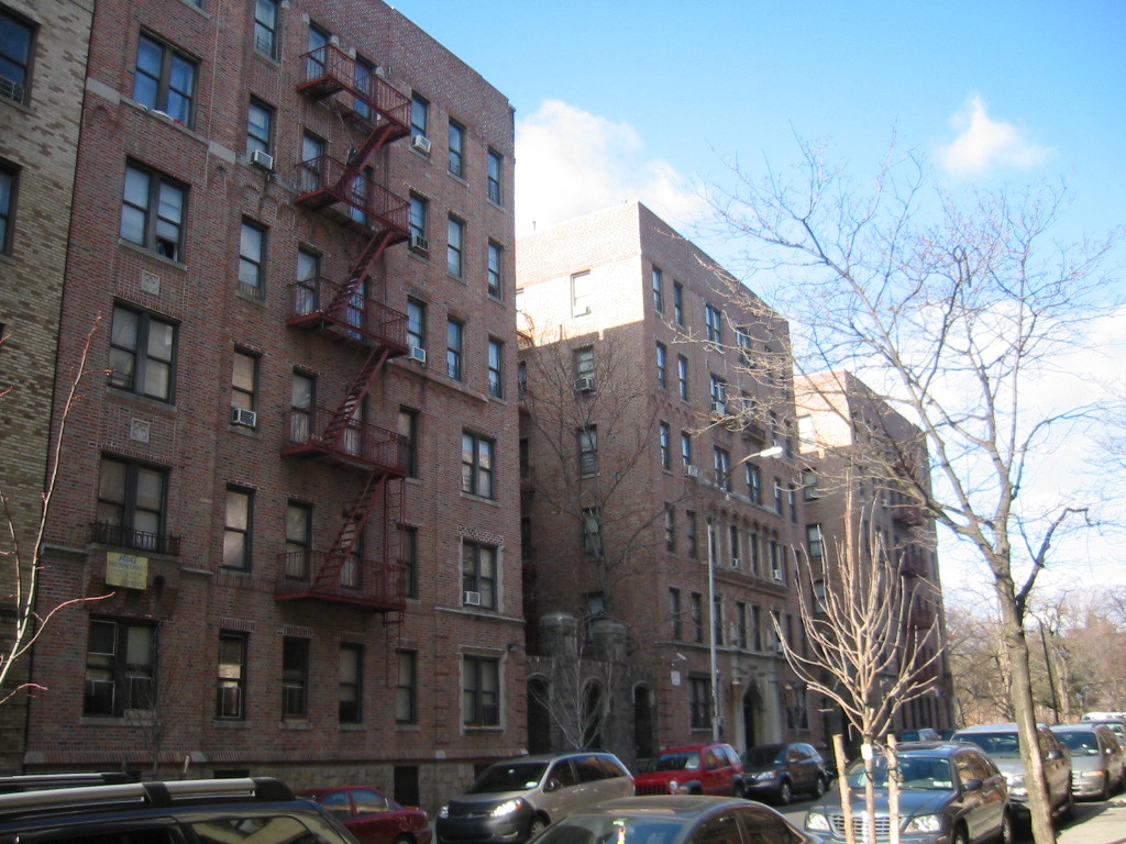 Foto principal - 782 Pelham Parkway S