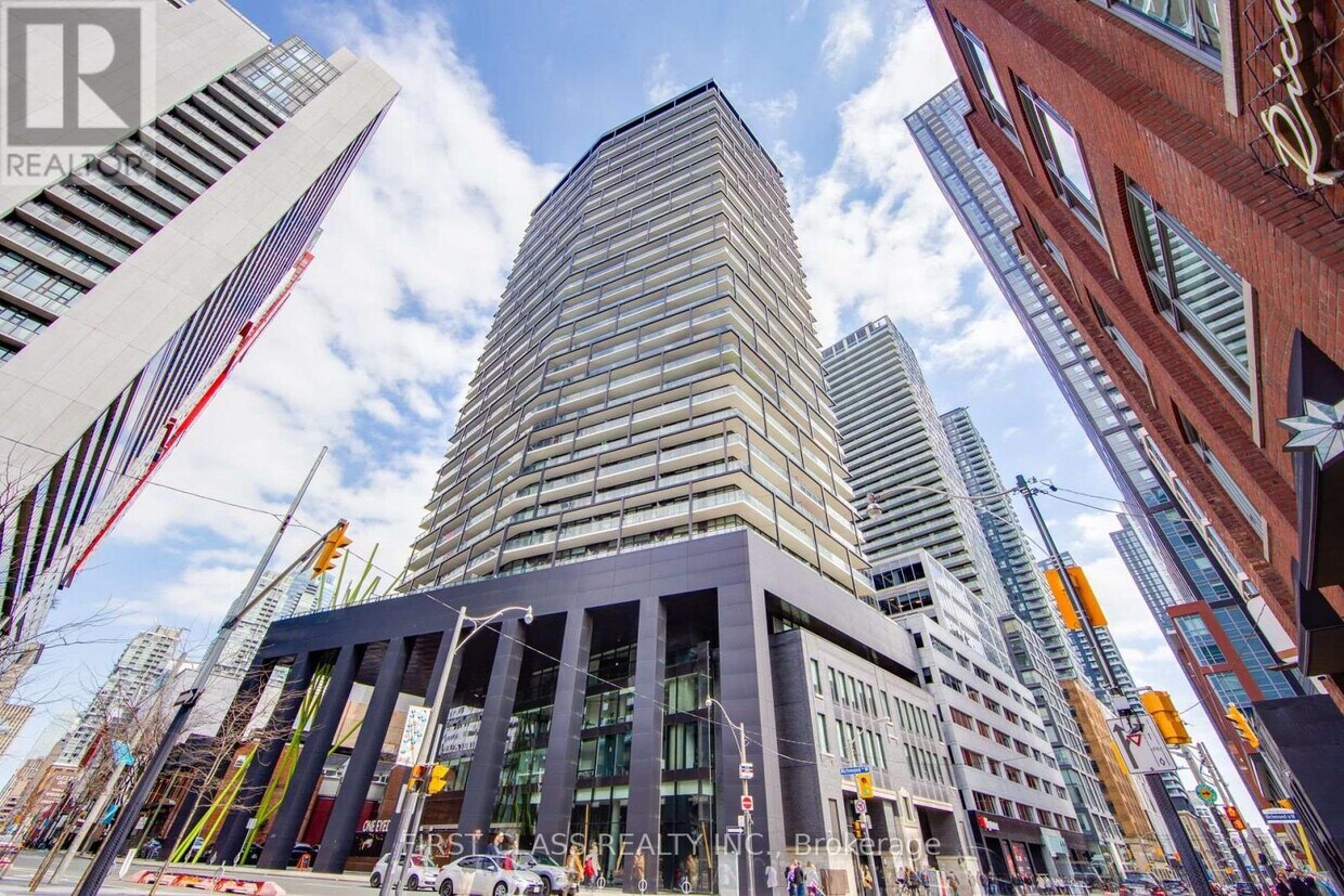 Primary Photo - 125 Peter St